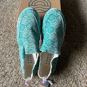 Vionic Beach Women Aqua Fun Sun Summer Print Malibu Slip On Shoes 8.5 NIB